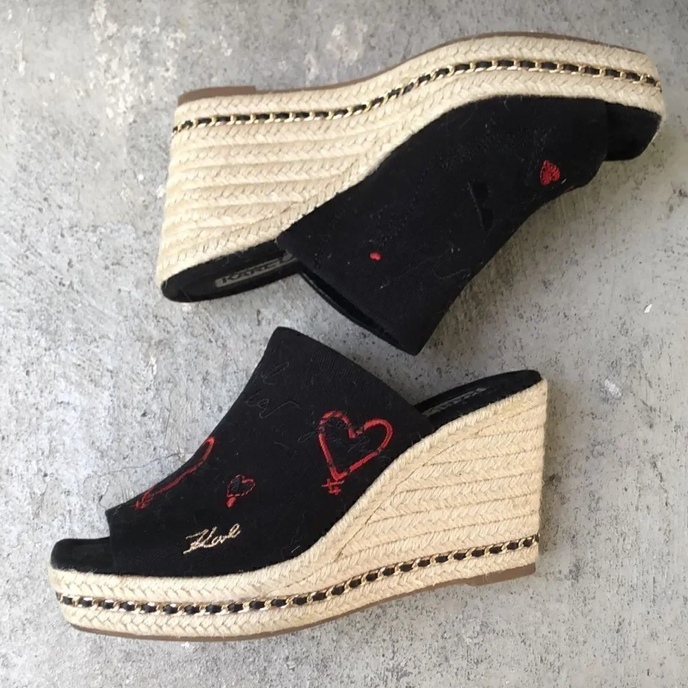 Karl Lagerfeld Corissa Embroidered wedge
